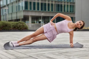 Side plank pose 