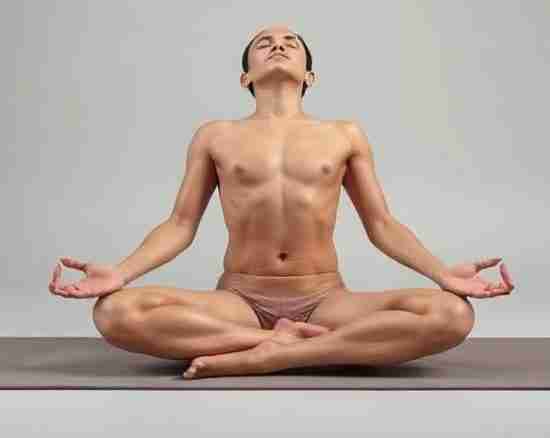 5 Minute Meditations You Can Do Anywhere: Quick Calm for a Busy Mind: A yogi practicing Savasana